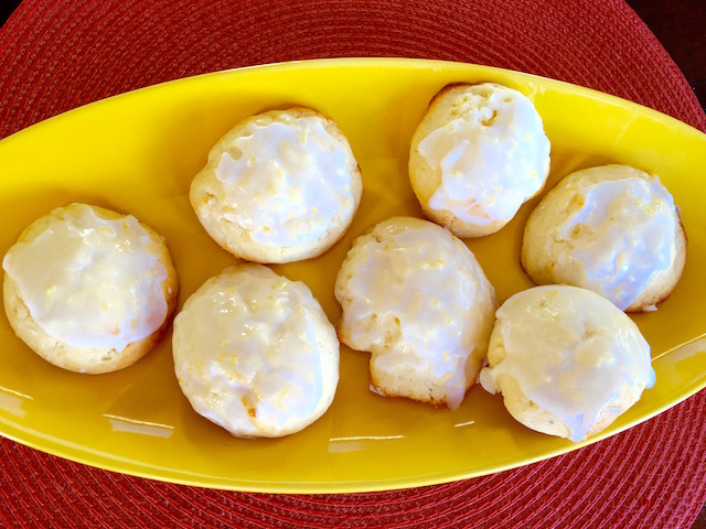 lemon-cookies-plated